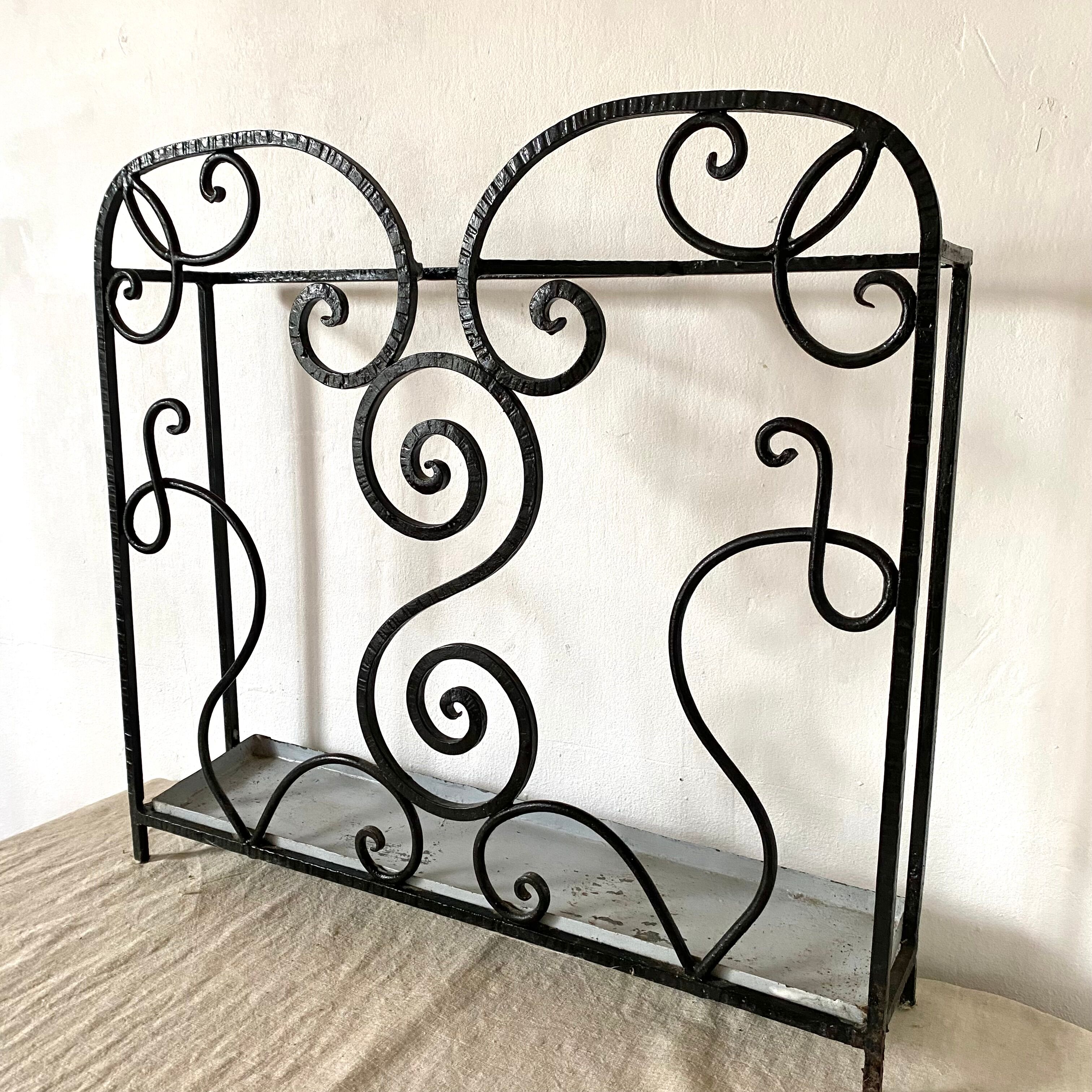 Portail piétonnier et poteaux anciens en fer forgé de style géorgien - En vente