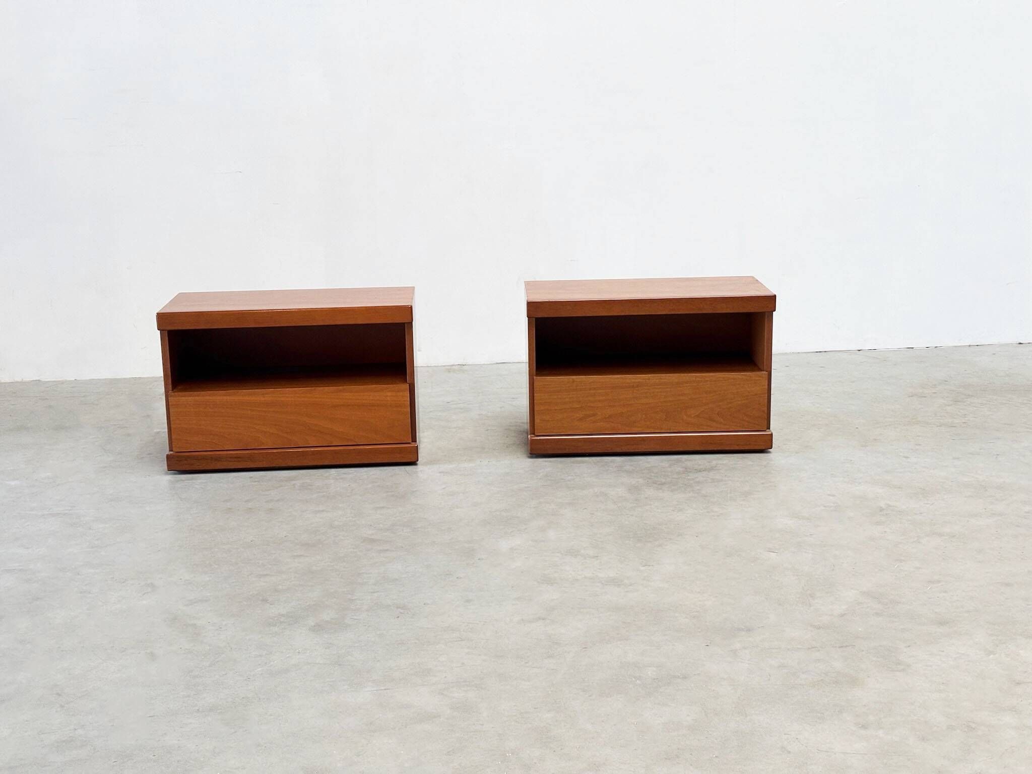 Tables de nuit françaises des années 1970