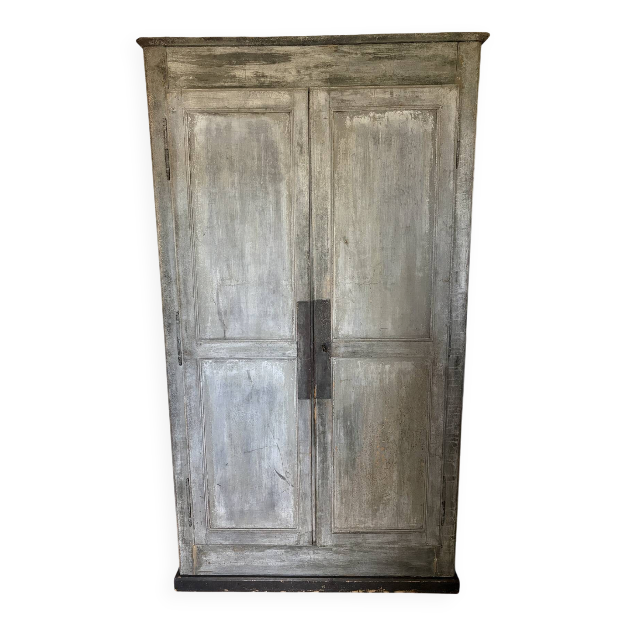 Antique Provençal wardrobe with a patina