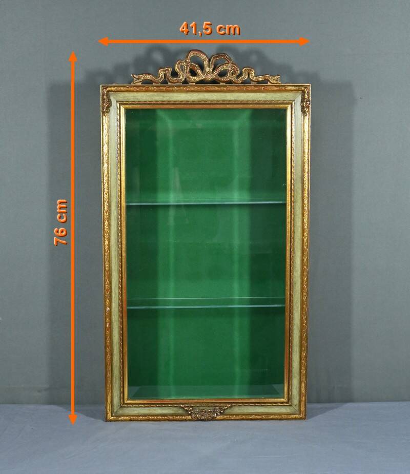 Vitrine Murale en Bois Doré – Milieu XXe