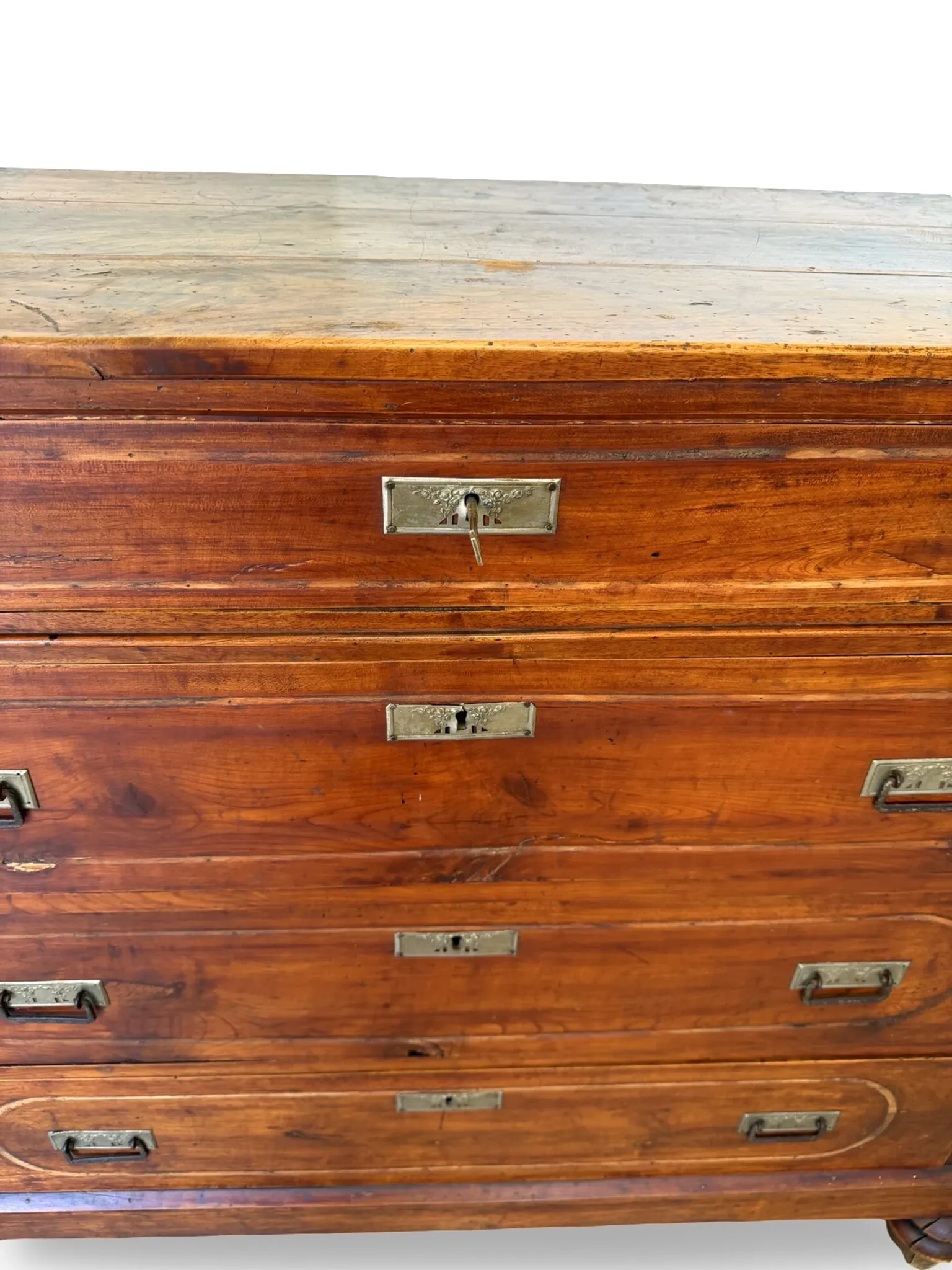 Antique Italian walnut chest of drawers dating to the late 19th centur