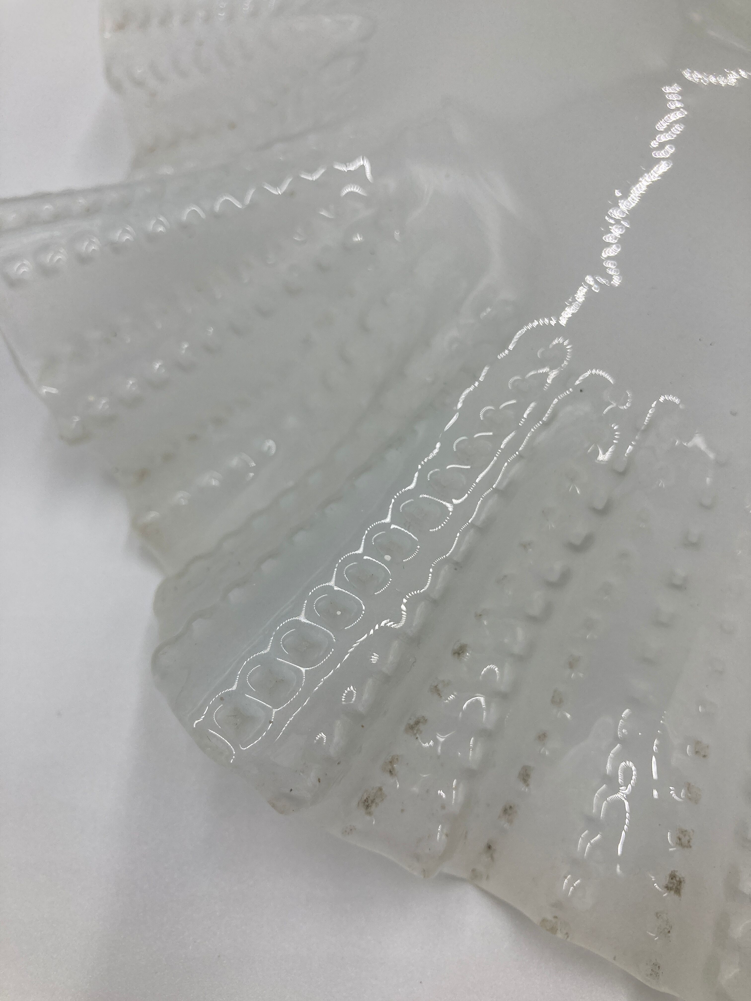 Corrugated glass suspension