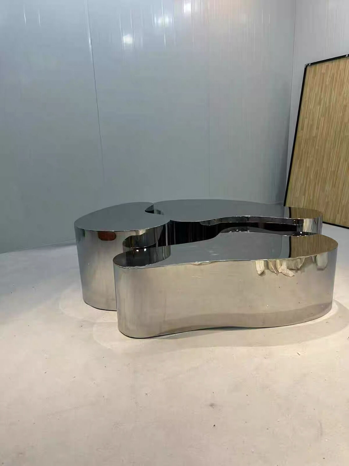 Table Basse Organique "Galet" – Finition Acier Brossé