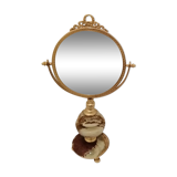Old psyche mirror to pose