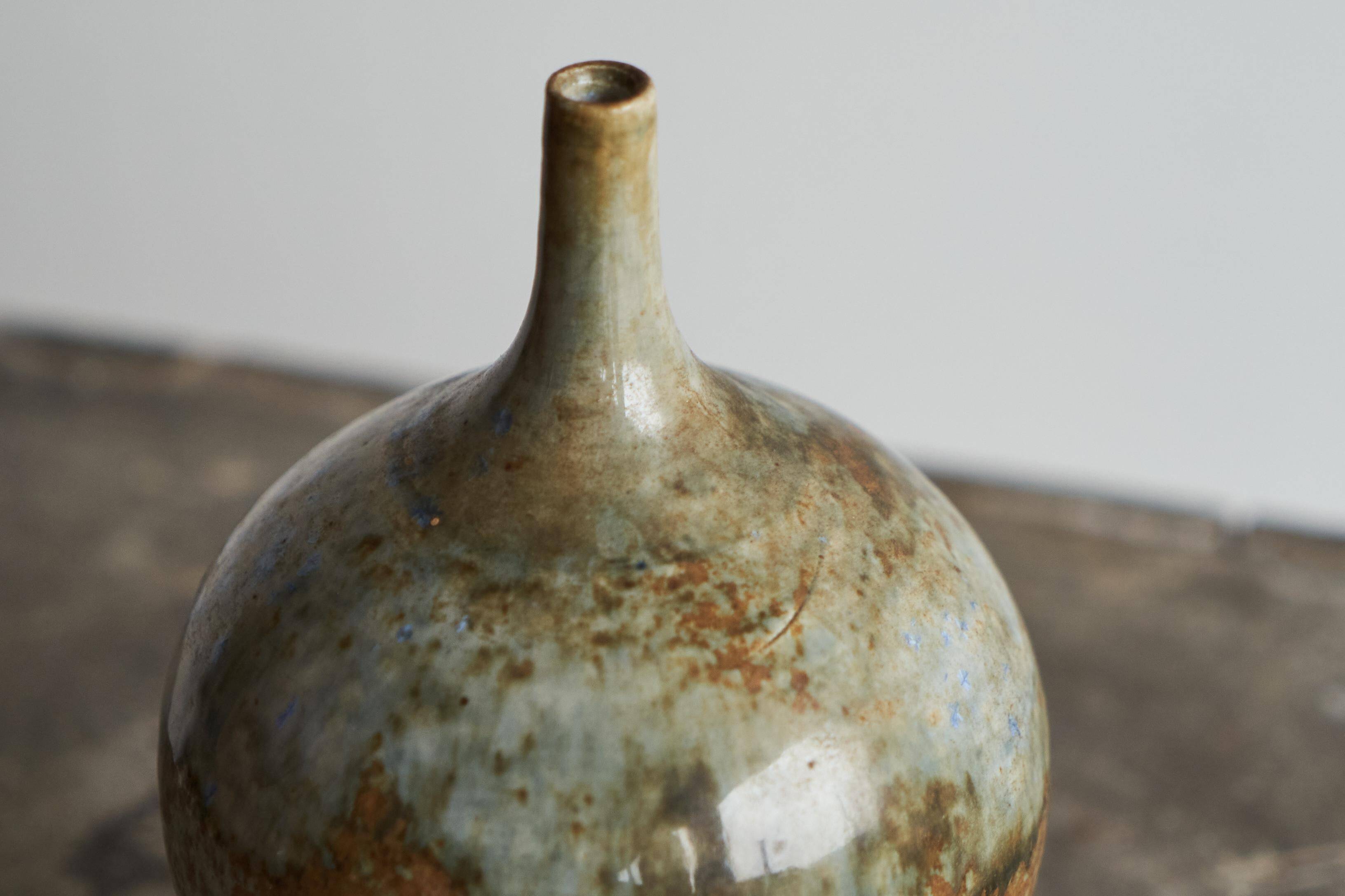Sculptural vase in pottery from the mid-century 1960s.