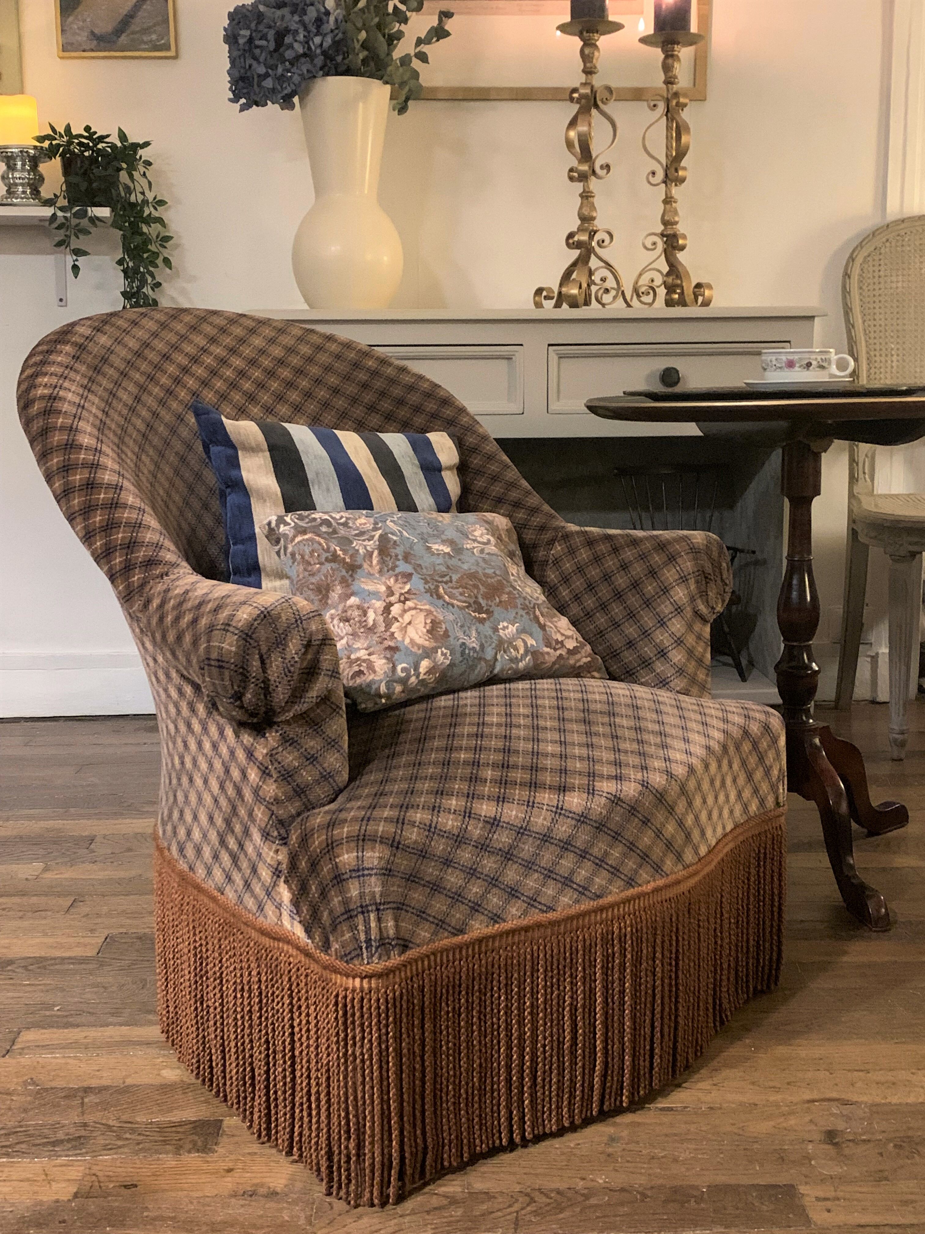 Velvet toad armchair