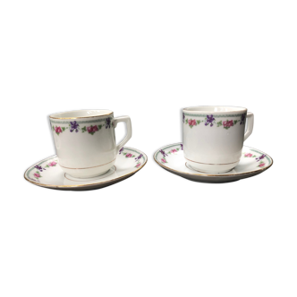 Paire de tasses et sous tasses en porcelaine fine motif fleural