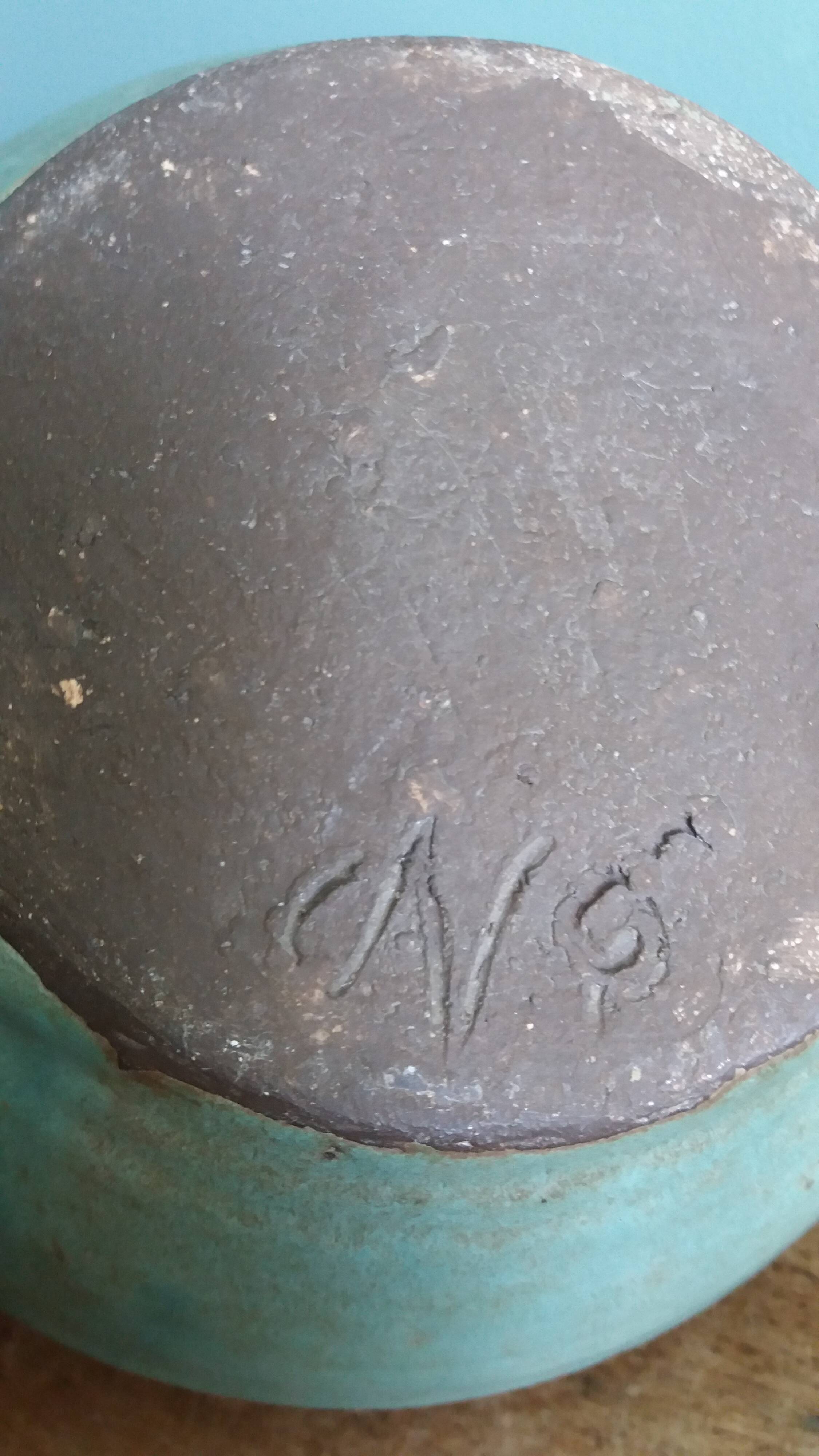 Théière artisanale en grès chamotté émaillé vert de gris signée