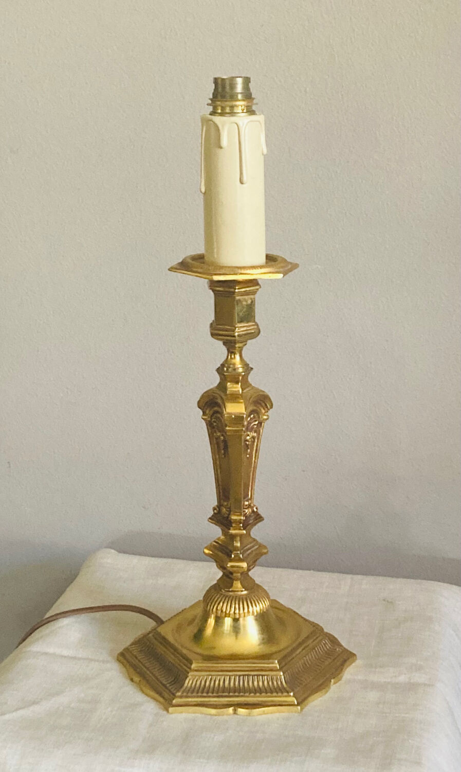 Empire / Directoire living room lamp in gilded bronze, mid-20th century