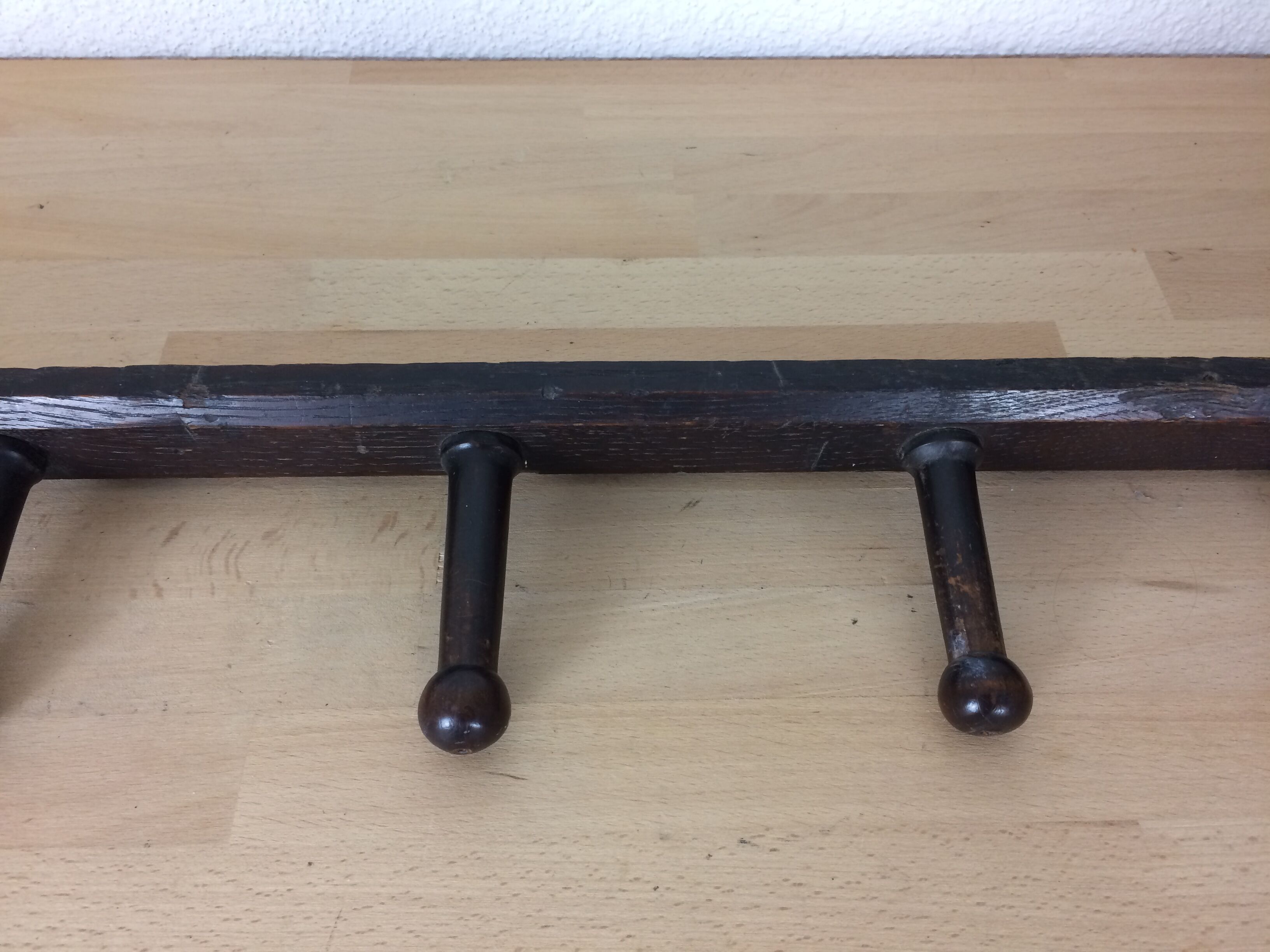 5-ball wooden wall coat holder