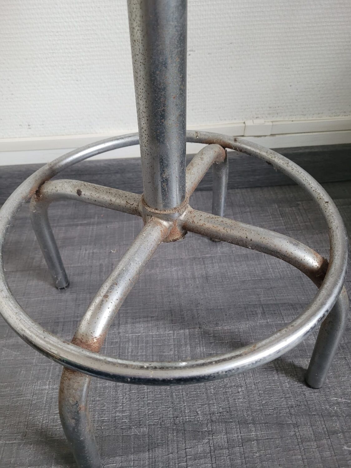 Vintage skaï yellow industrial stool