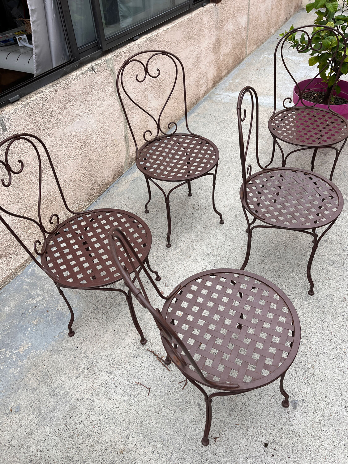 Chases hautes et table haute en fer forgé, terrasse bstrot, créaton