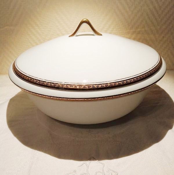 Porcelain vegetable serving dish