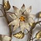 Grande applique fleurs et feuillage en métal doré années 50-60