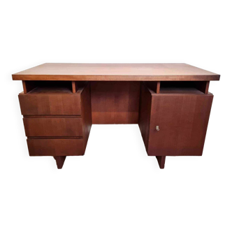 beautiful Scandinavian center desk in teak with a beautiful original patina circa 1960