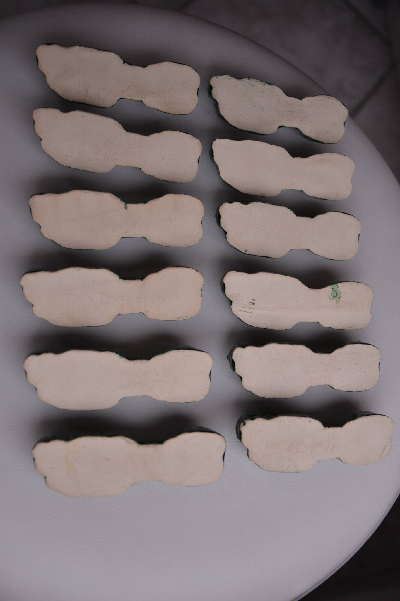 12 green earthenware knife rests