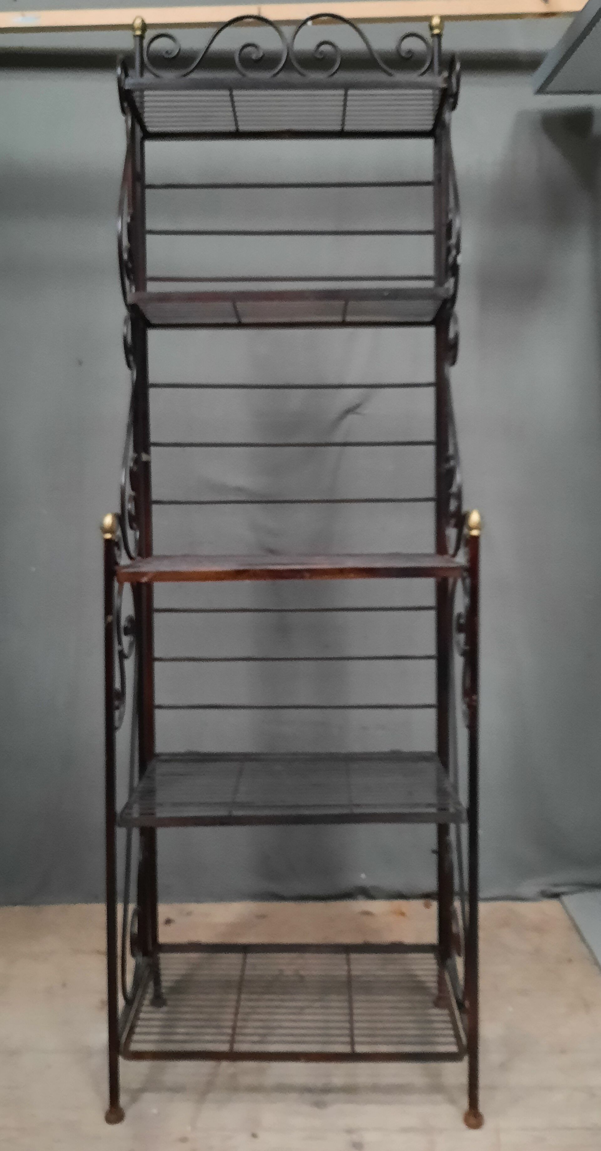 Metal floor baker style