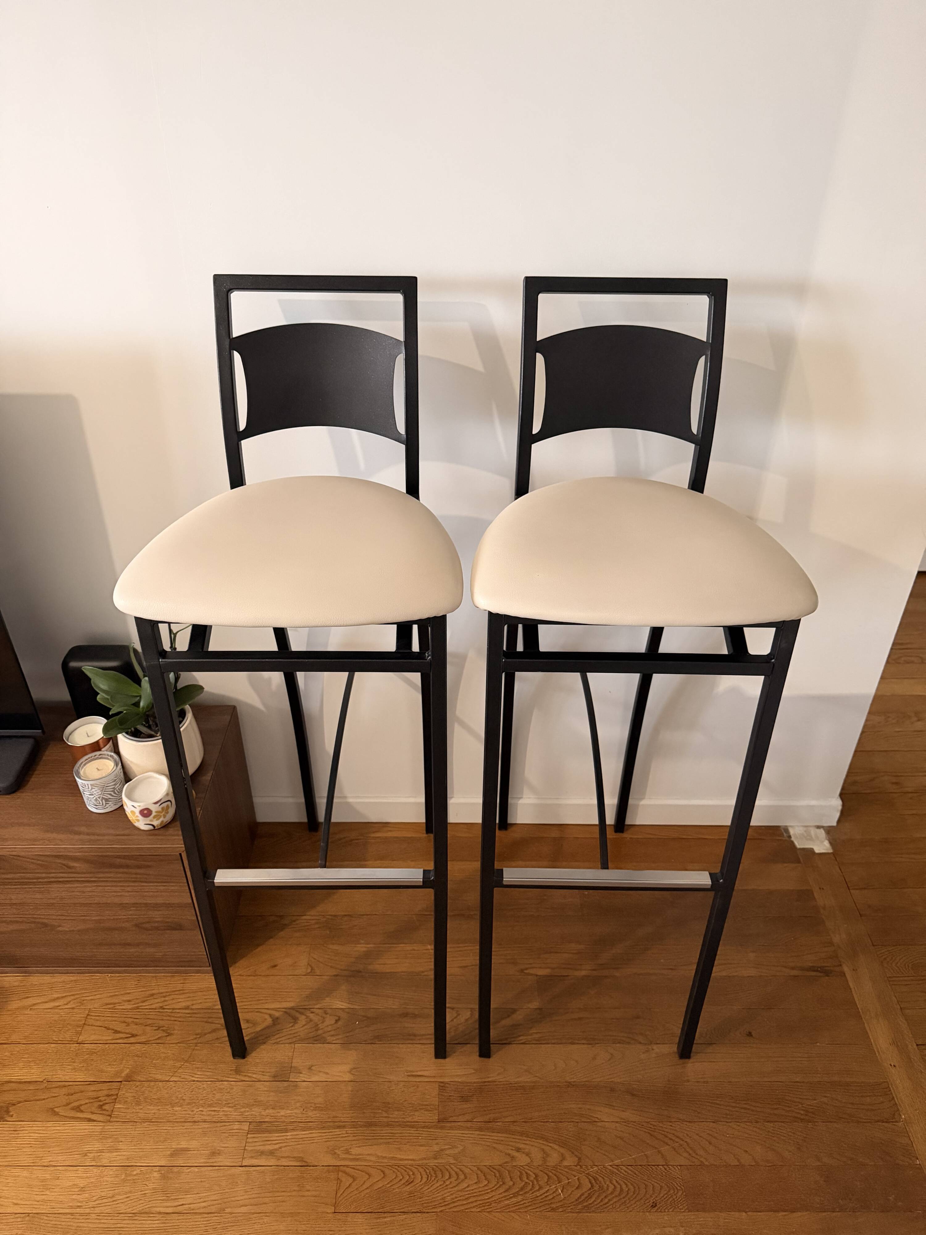 Lot de 2 chaises de bar noires - Design moderne
