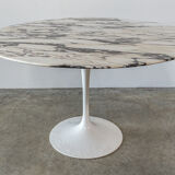 Eero Saarinen's Knoll tulip table