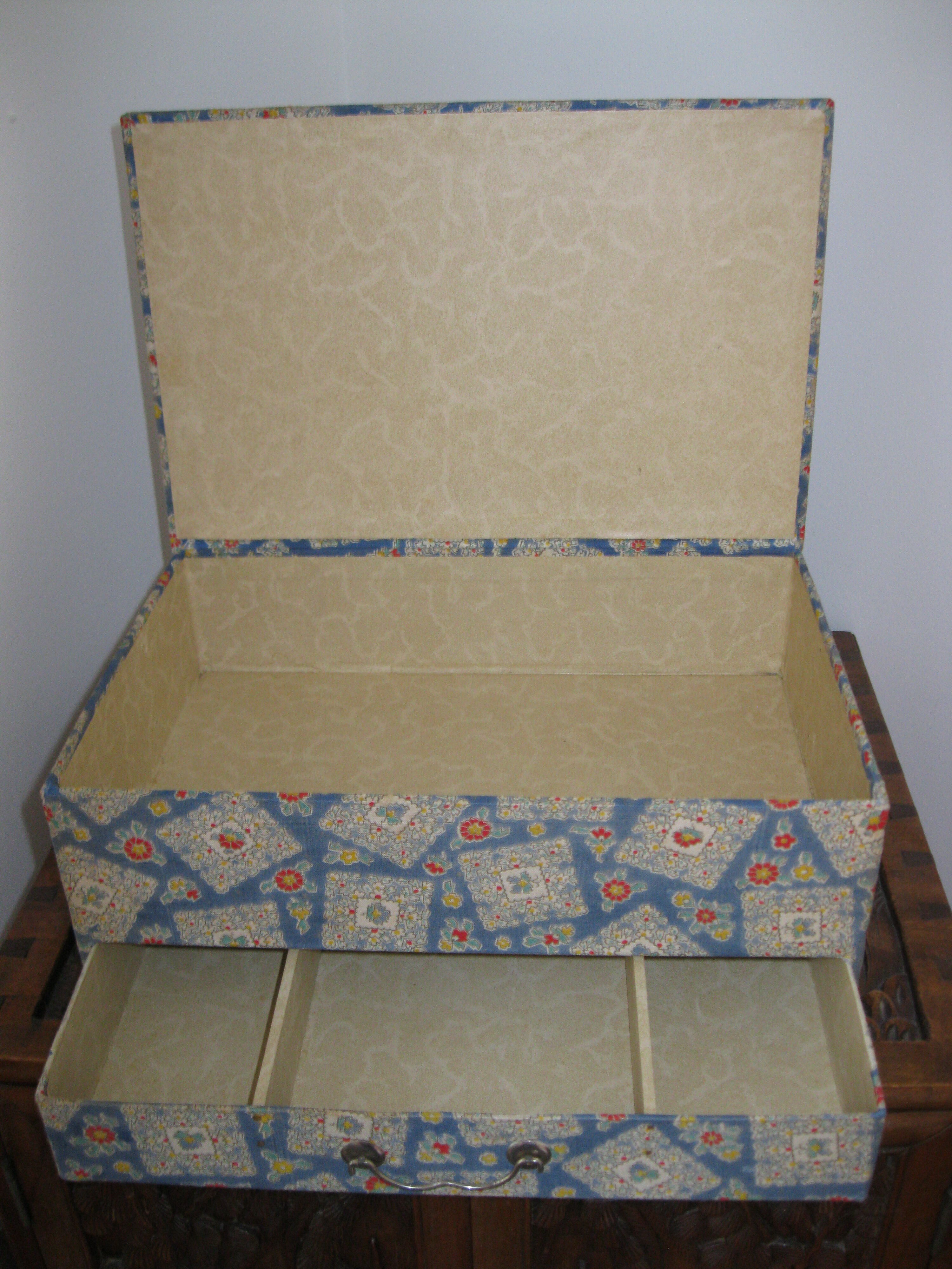 Sewing box jewelry storage fabric to motis