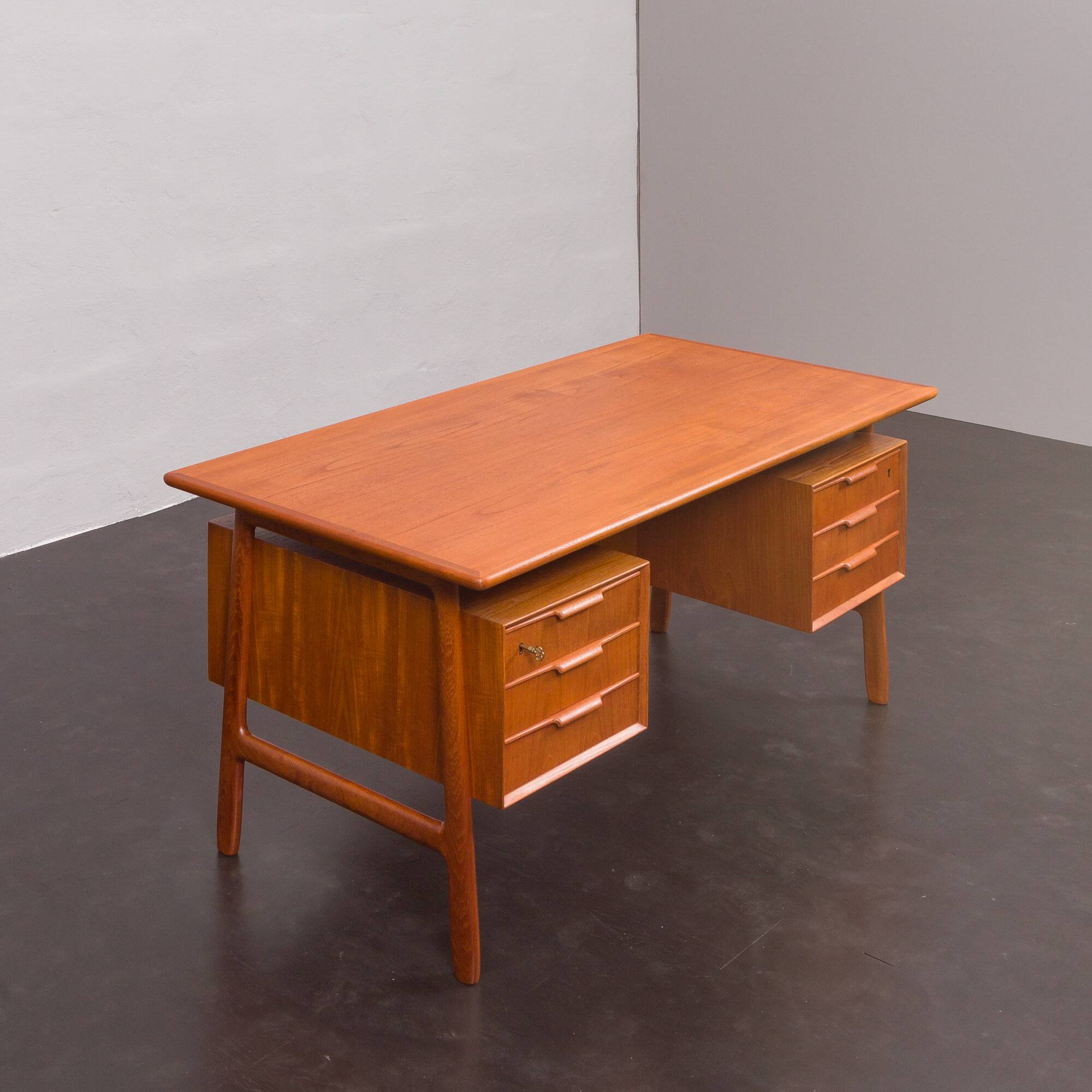 Freestanding teak desk, model 75 Gunni Omann for Omann Jun's Møbelfabrik