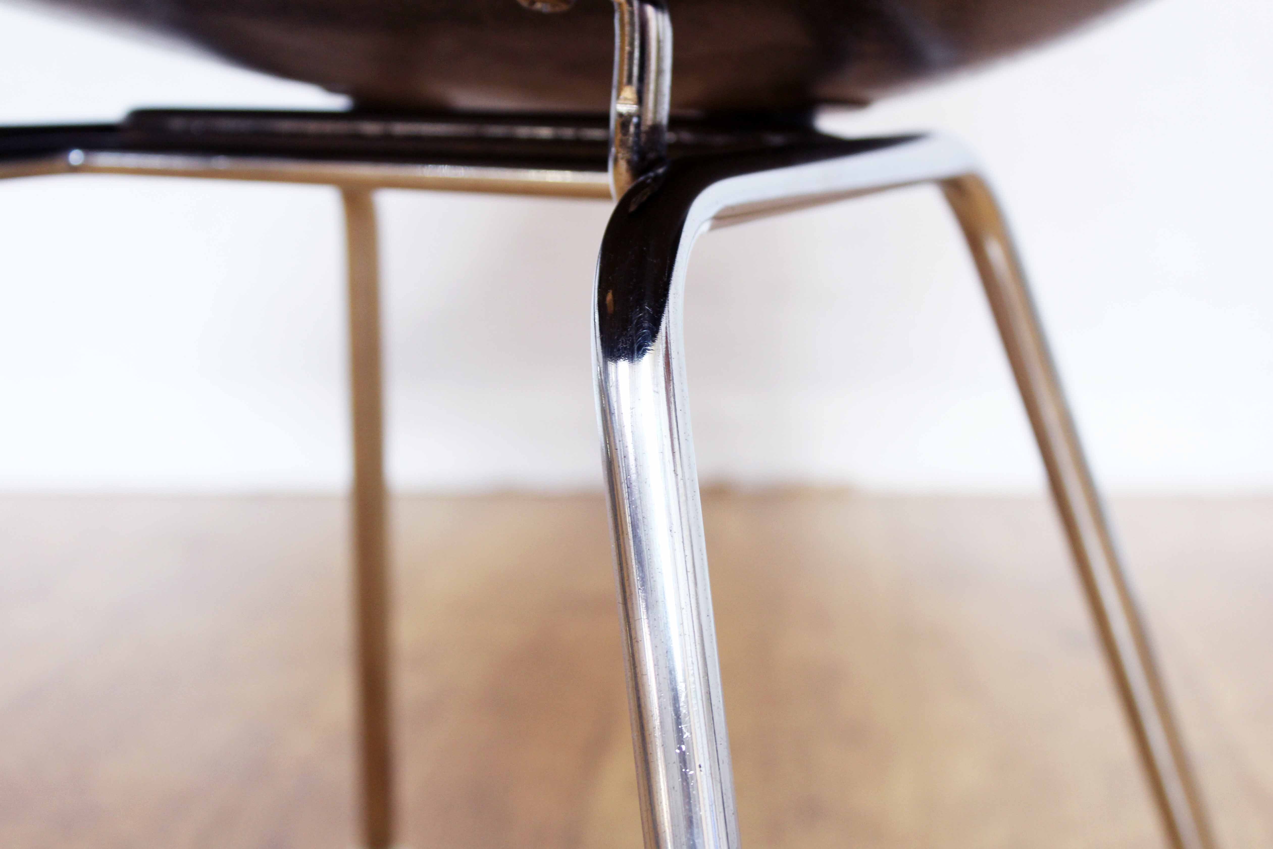 Original chair Eames DSX Herman Miller Vitra edition of the 70s.