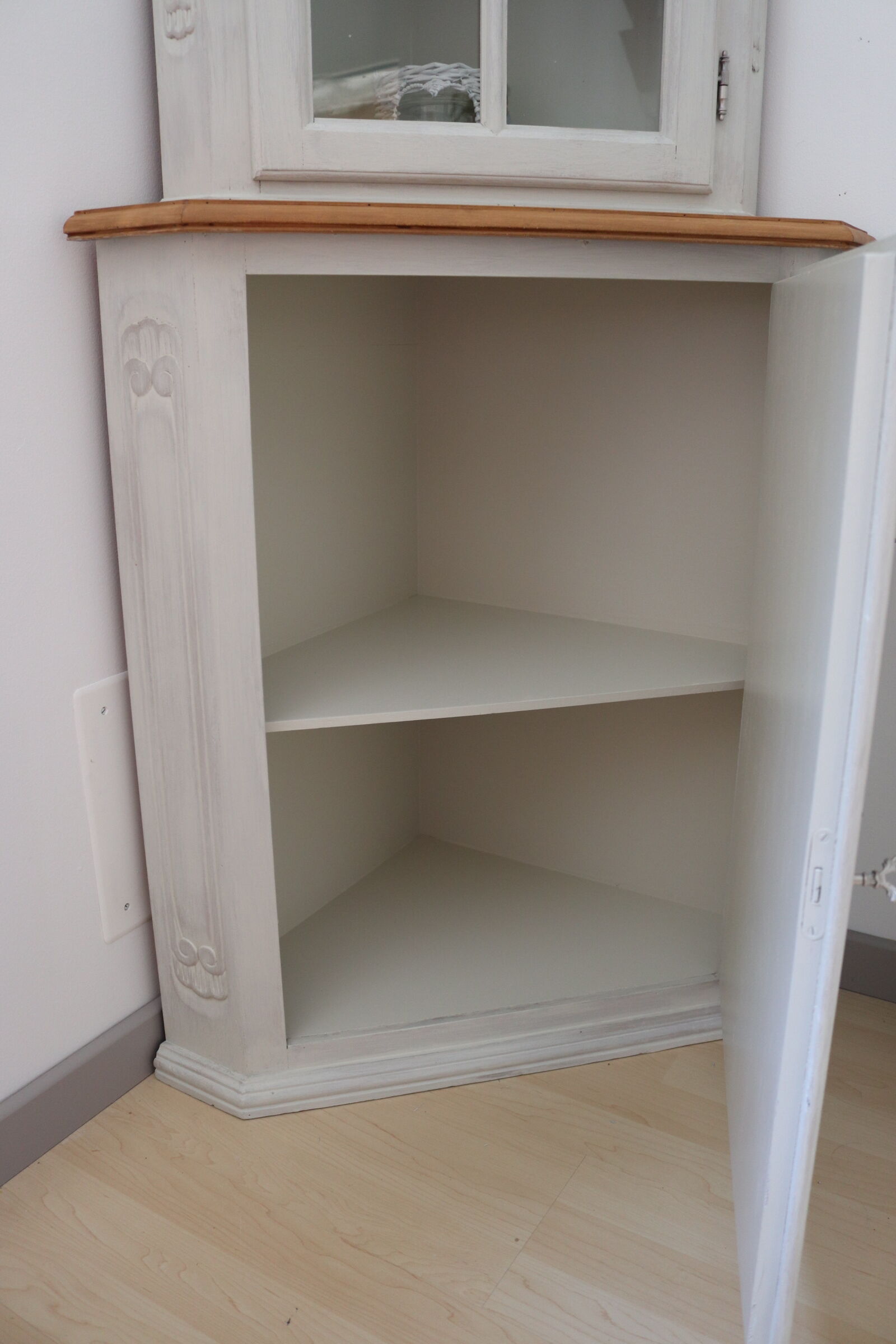 Skated corner furniture