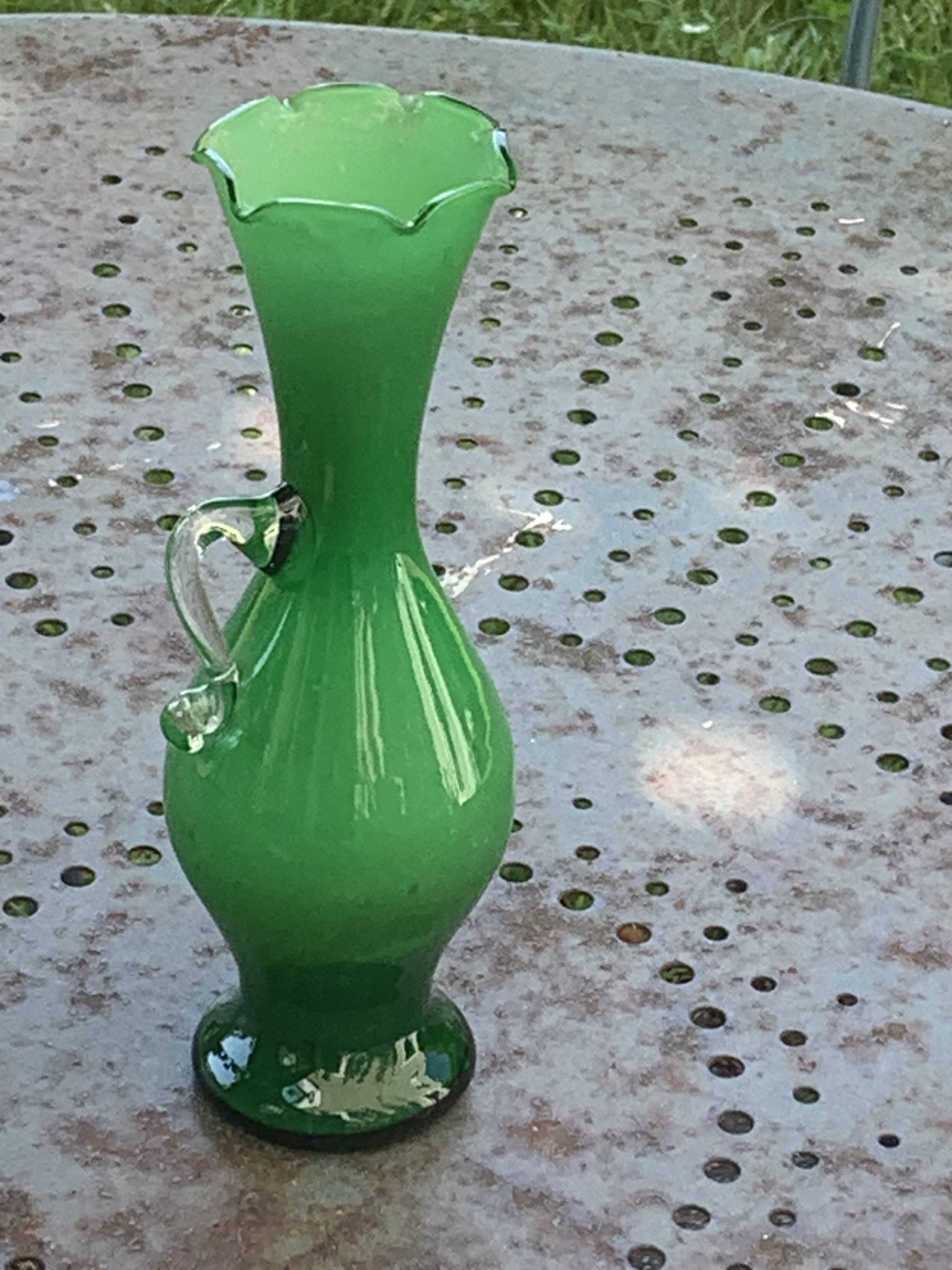 Vase in green opaline and vintage blown glass