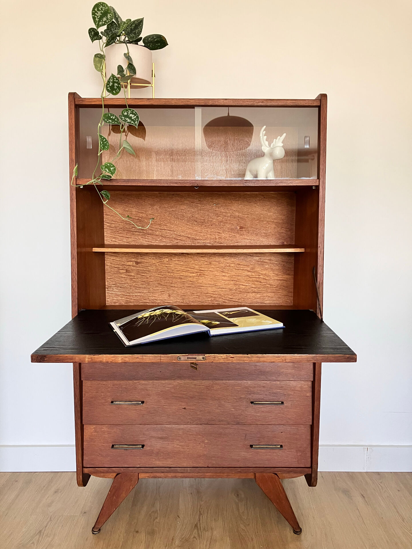 Secretary from the 70s