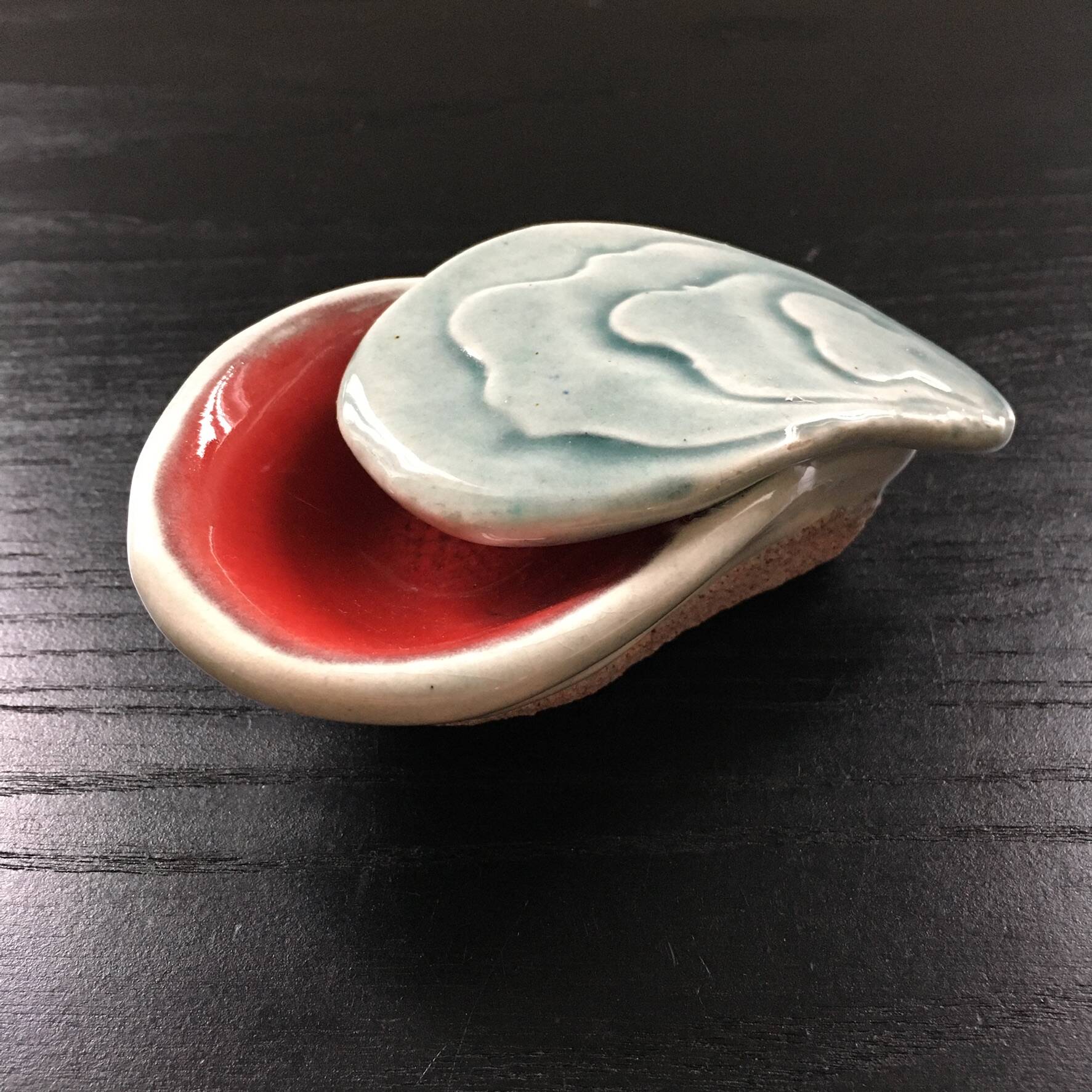 Individual shell ashtray