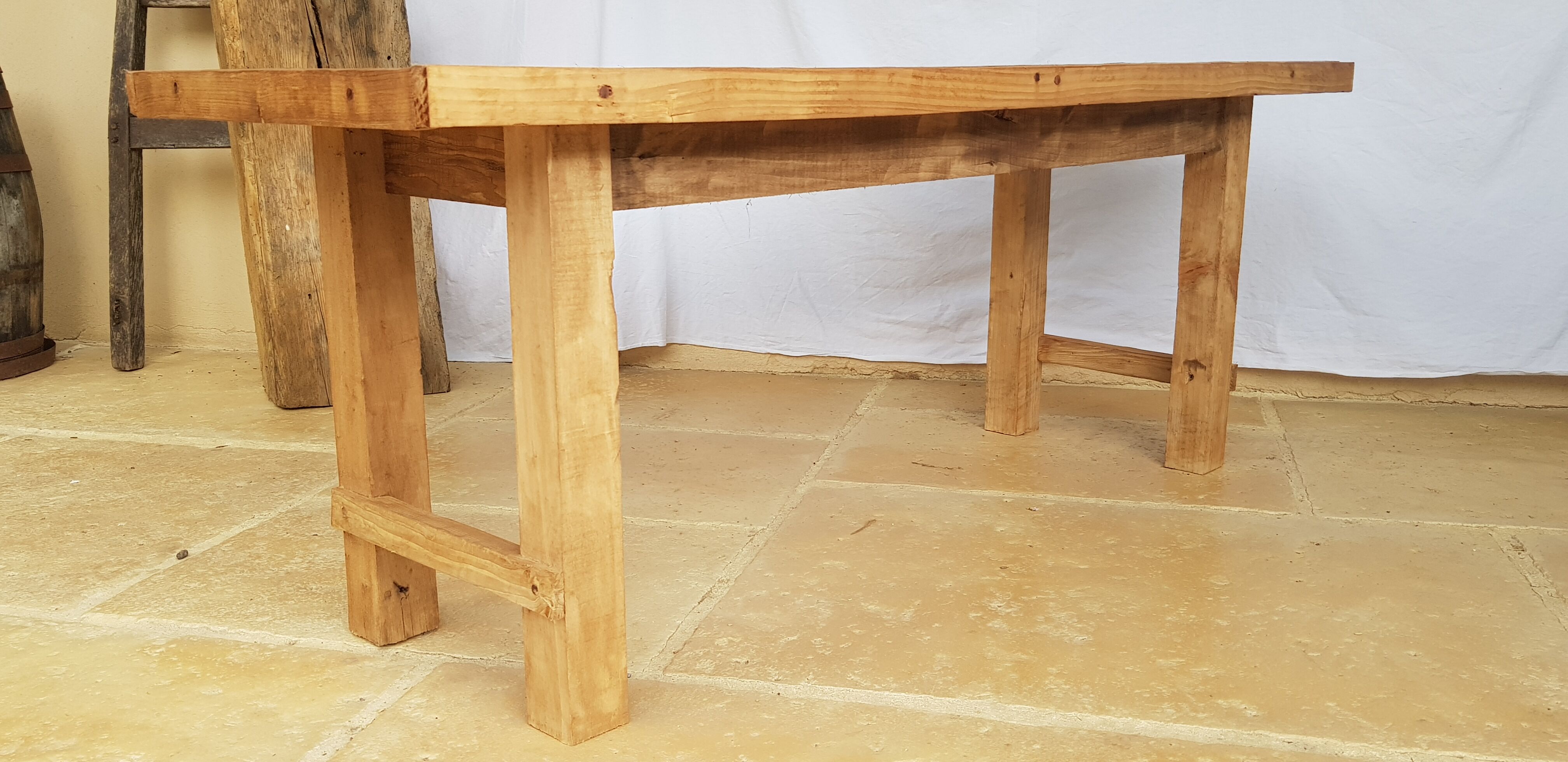Table basse brutaliste