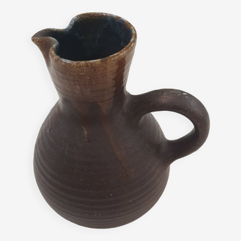 Artisanal jug with flamed interior