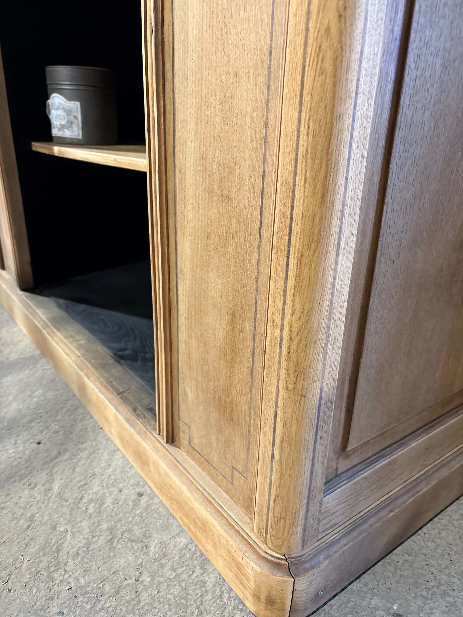 Library / open cabinet
