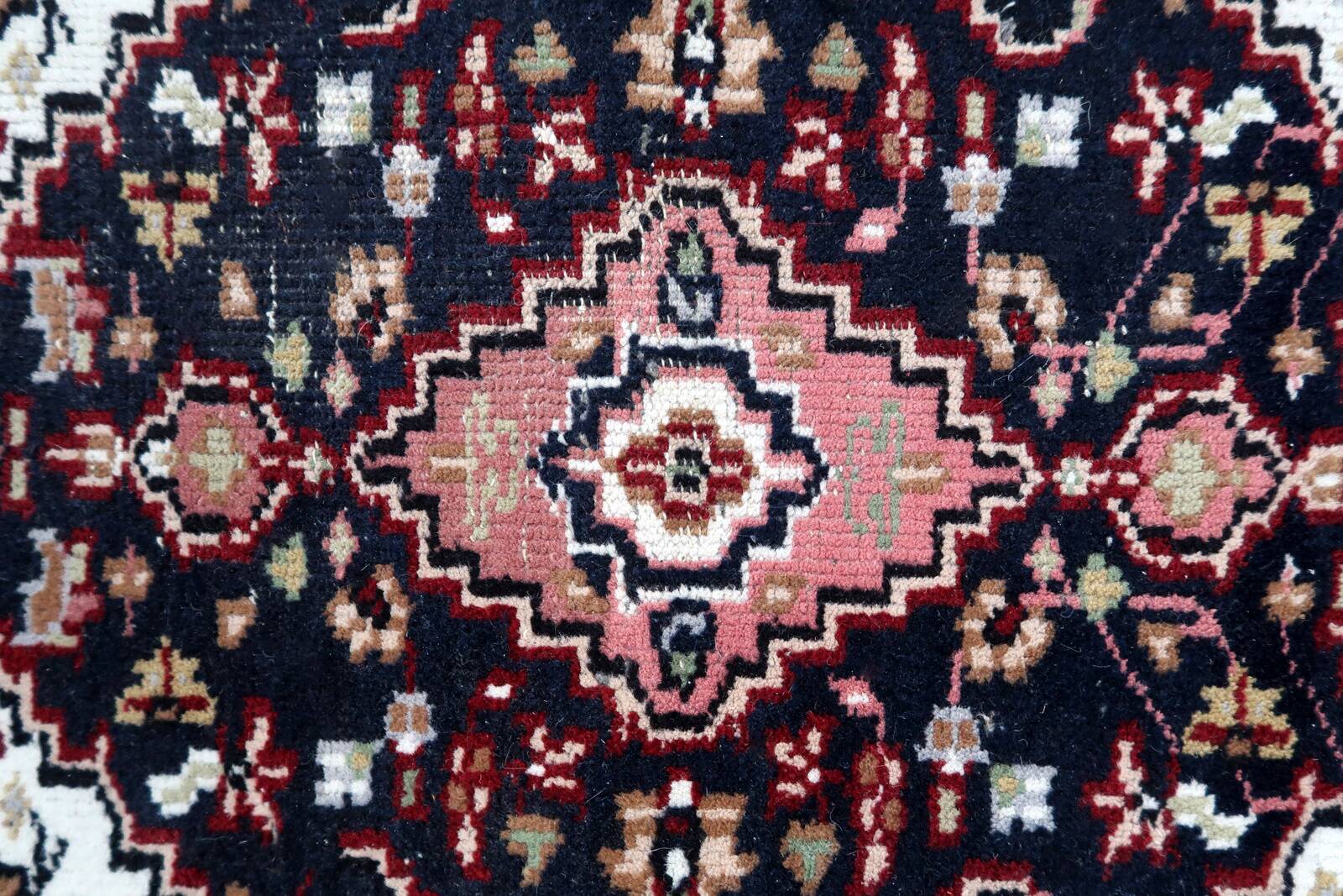 Tapis vintage indien Indo-Mahal fait main en laine – 61 x 88 cm – 1970s