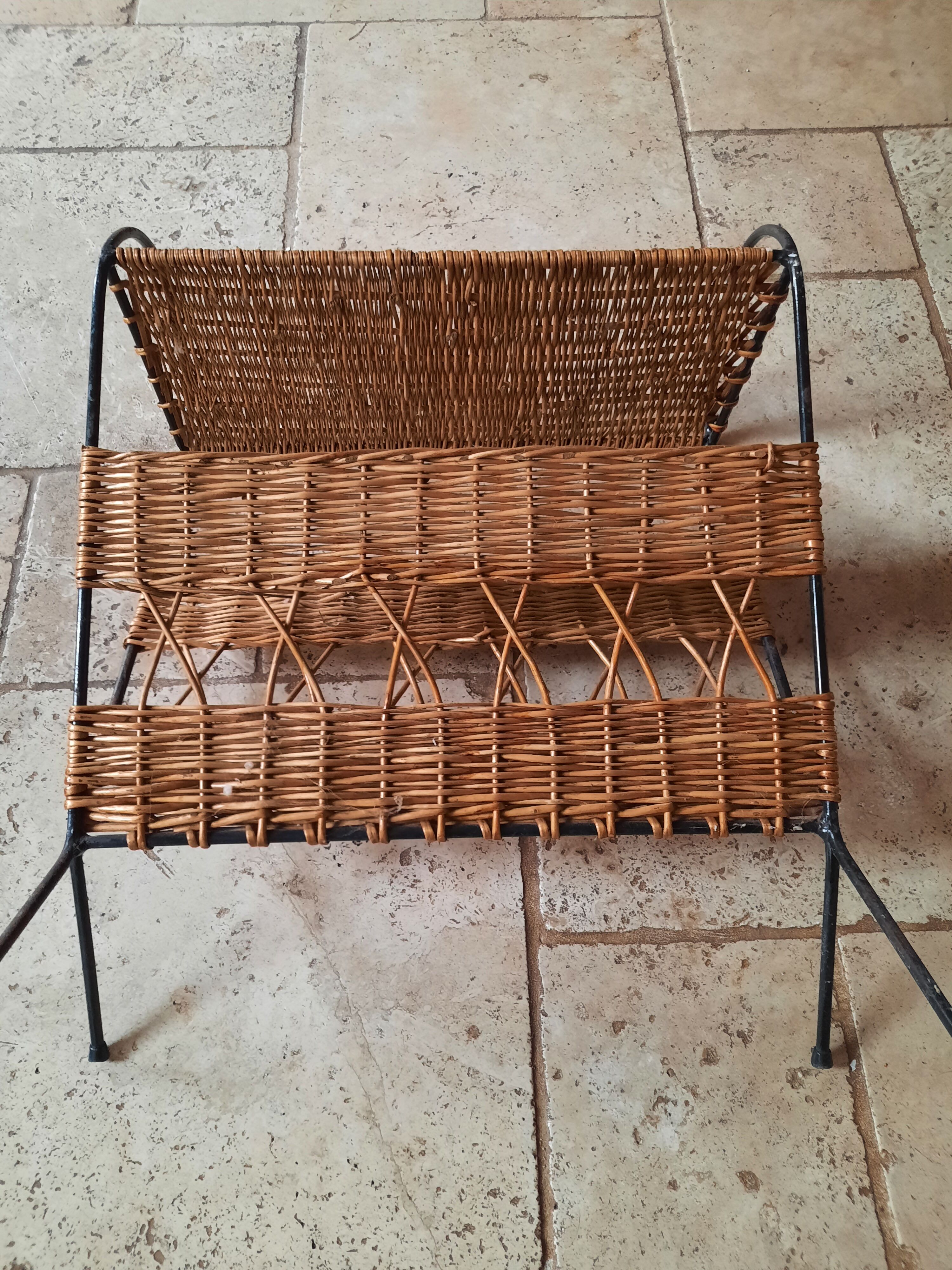 Wicker magazine harness