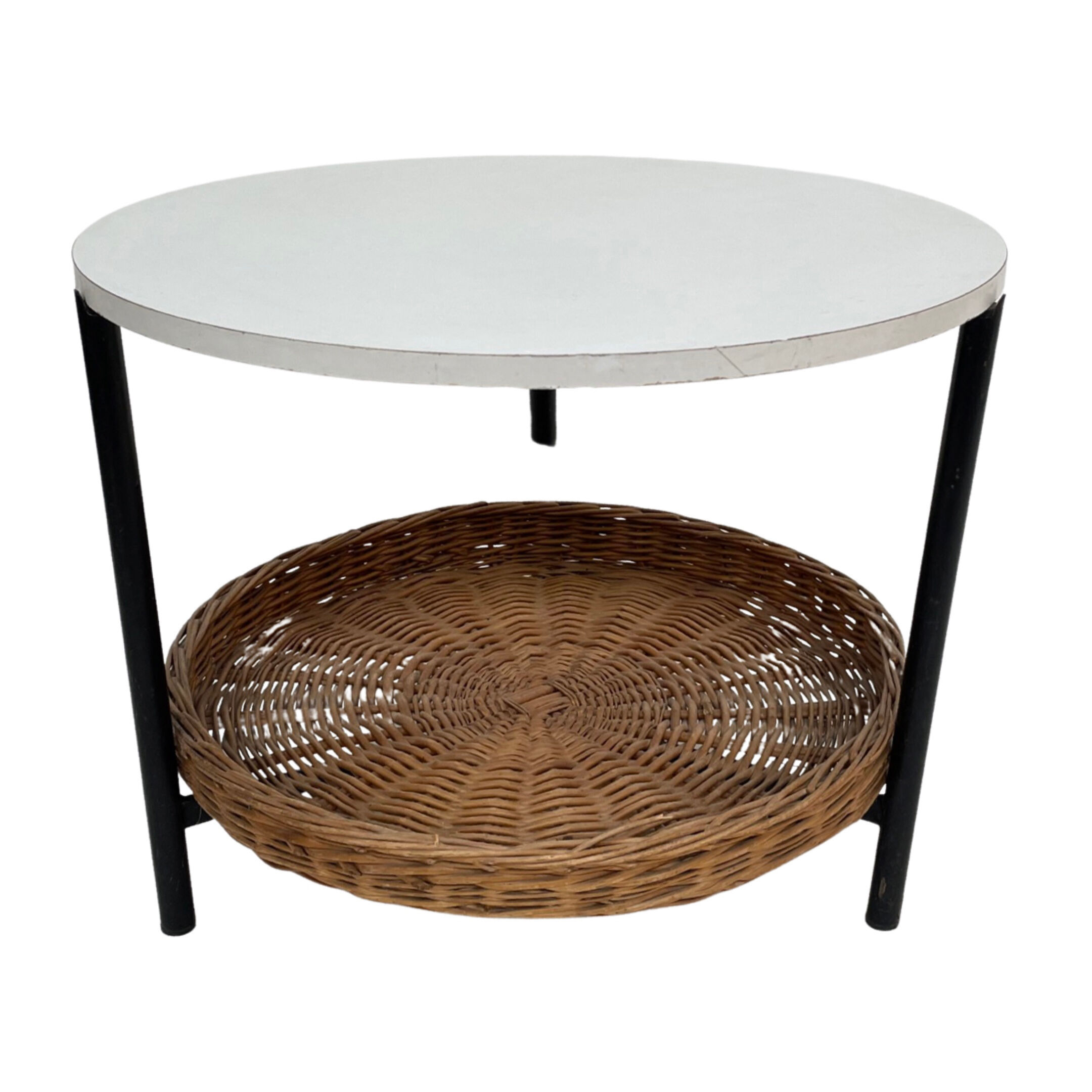 Modèle compact de table basse vintage avec panier de magazine