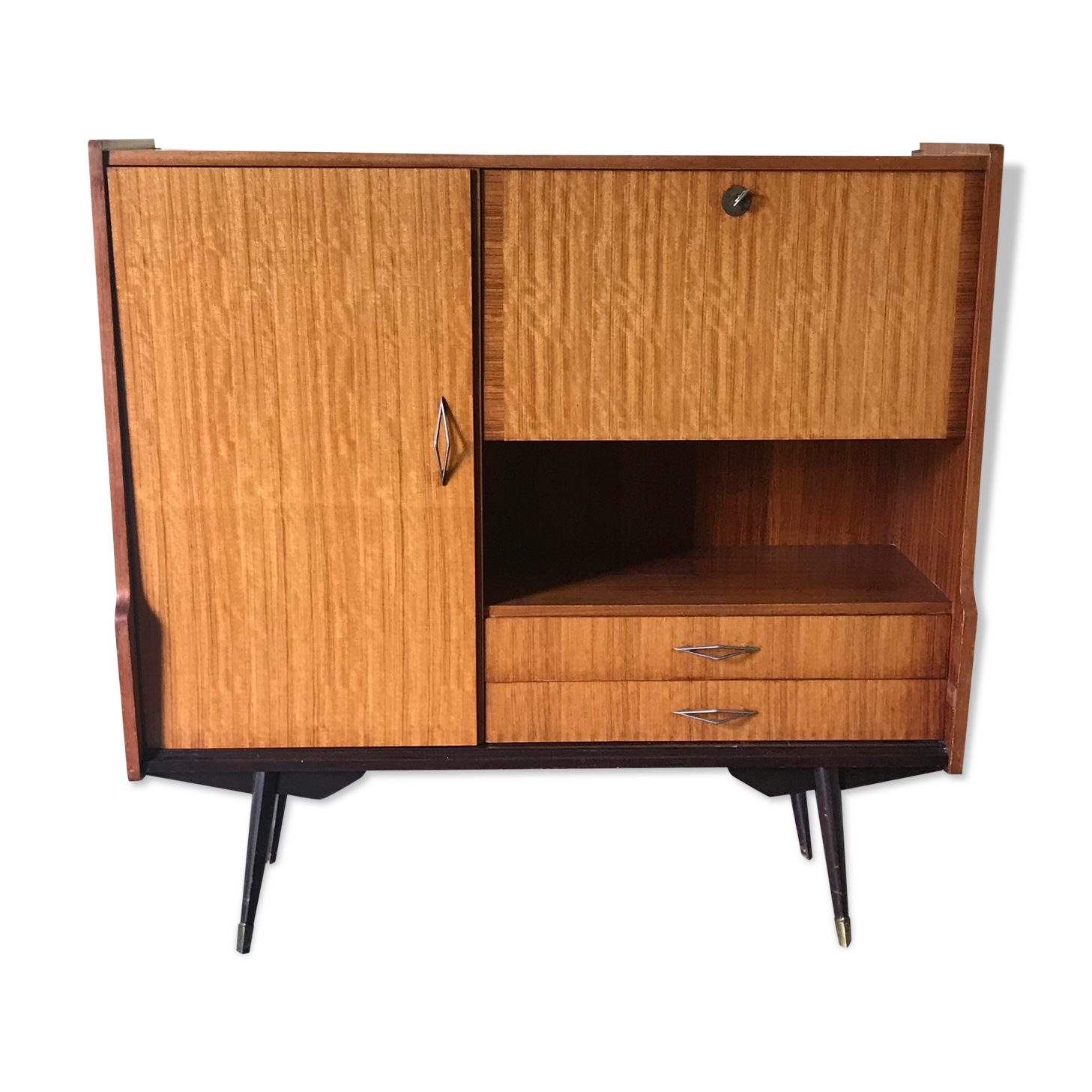 Scandinavian vaisselier