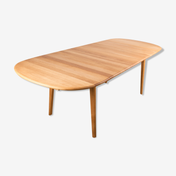 Extendable Danish dining table in solid oak, model CH006 by Hans Wegner for Carl Hansen.