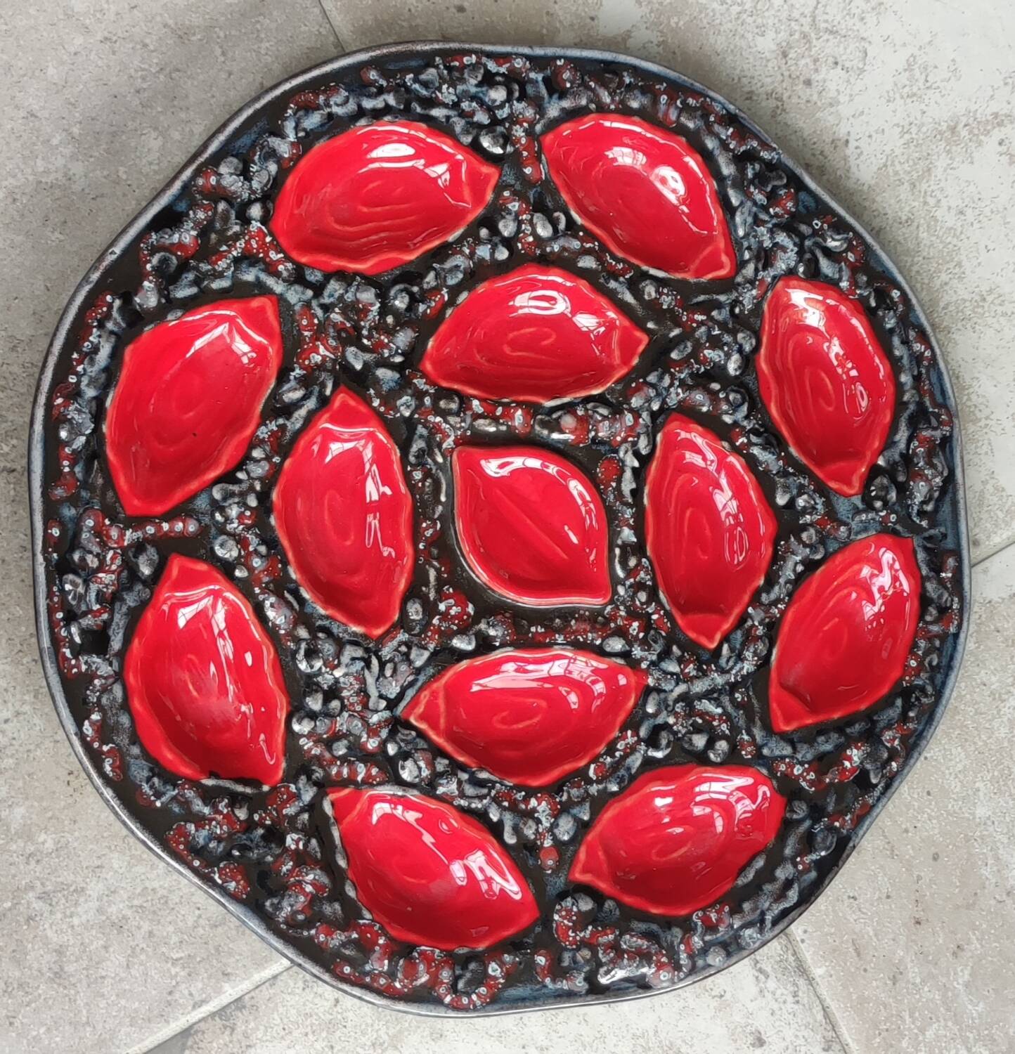 Oyster barbotine dish 1960s