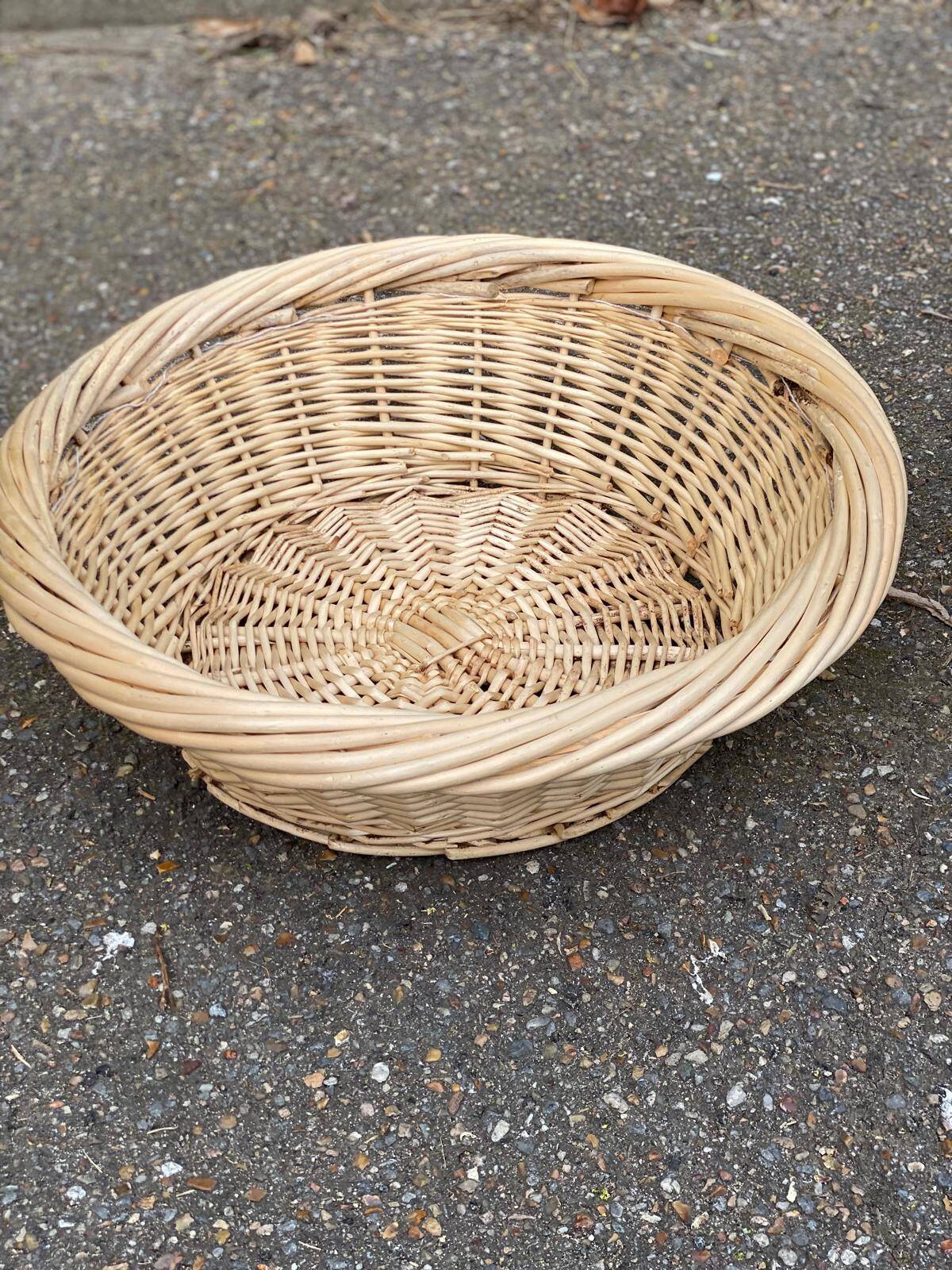 Set of 5 round woven wicker baskets