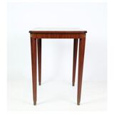 Table d’appoint décorée d’ornements en bronze en acajou clair