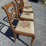 8 chaises en merisier avec assises brodées