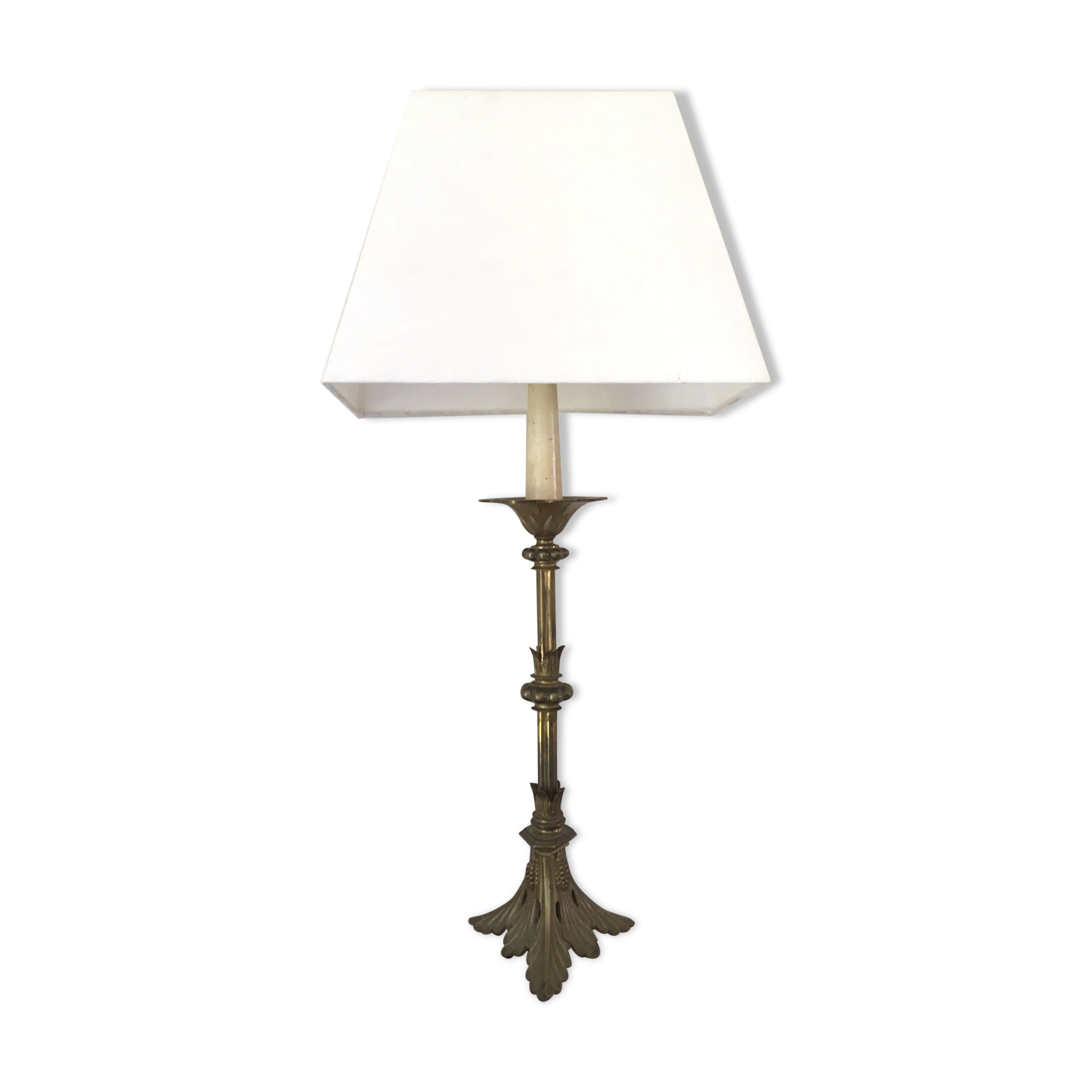 High-footed brass lamp