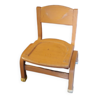 Early childhood chair in plywood.