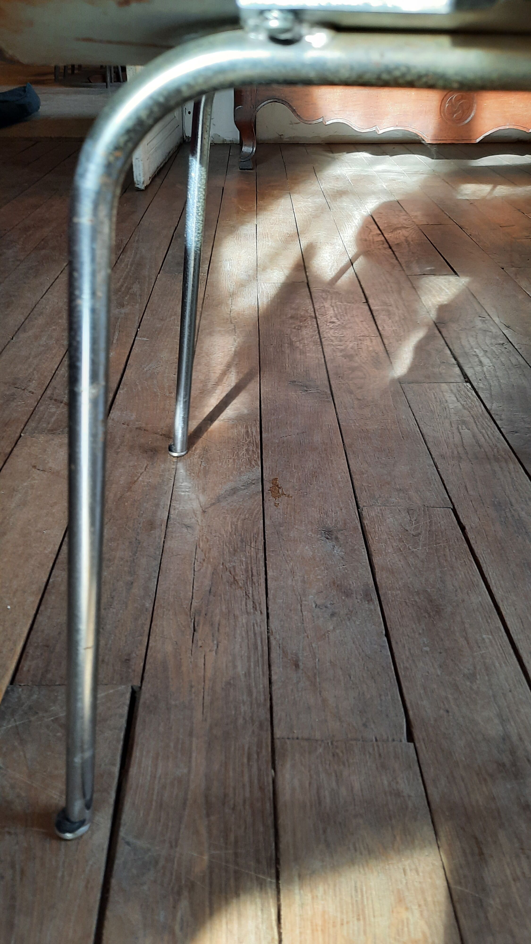 Armchair and office chair year 60 skaï