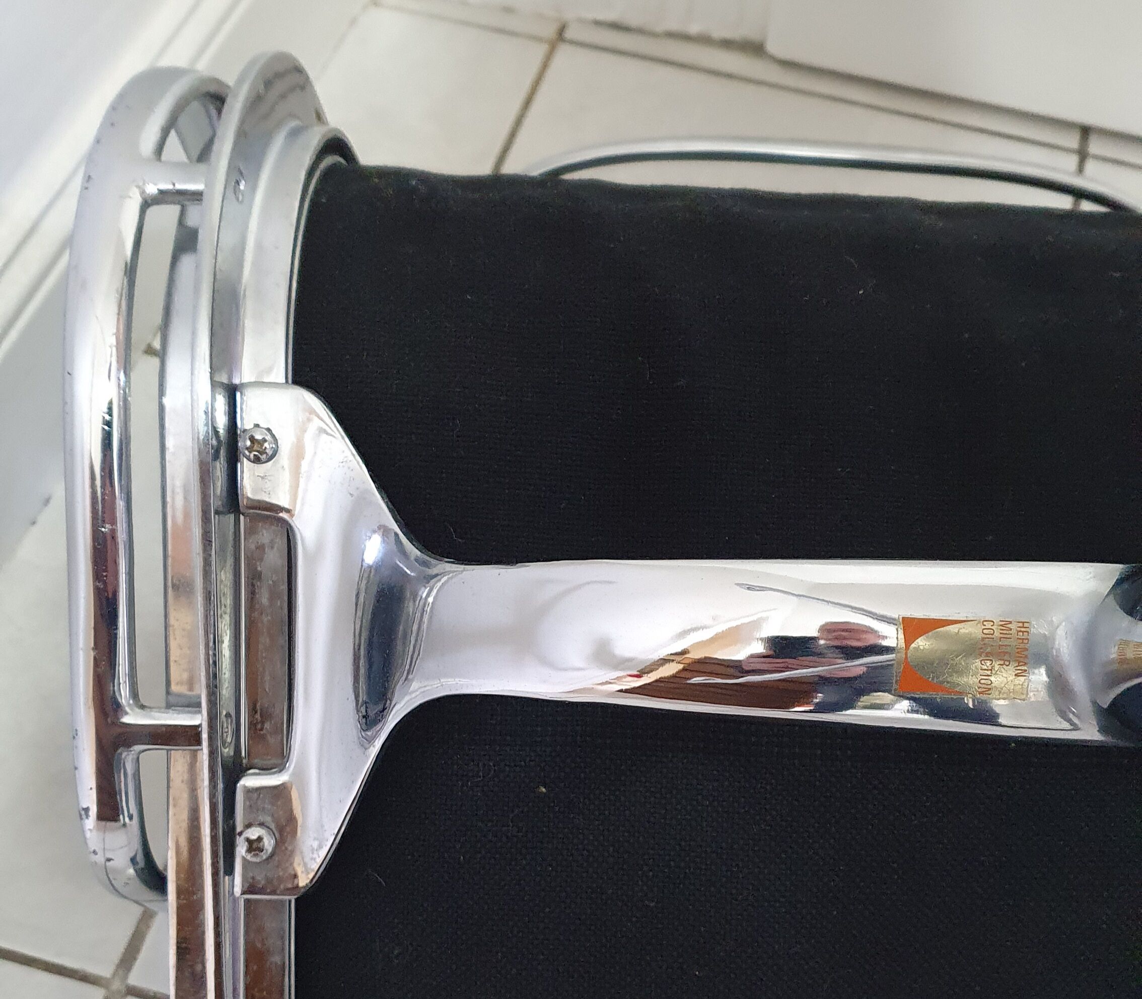 Fauteuil EA208 soft pad Charles et Ray Eames édition Herman Miller