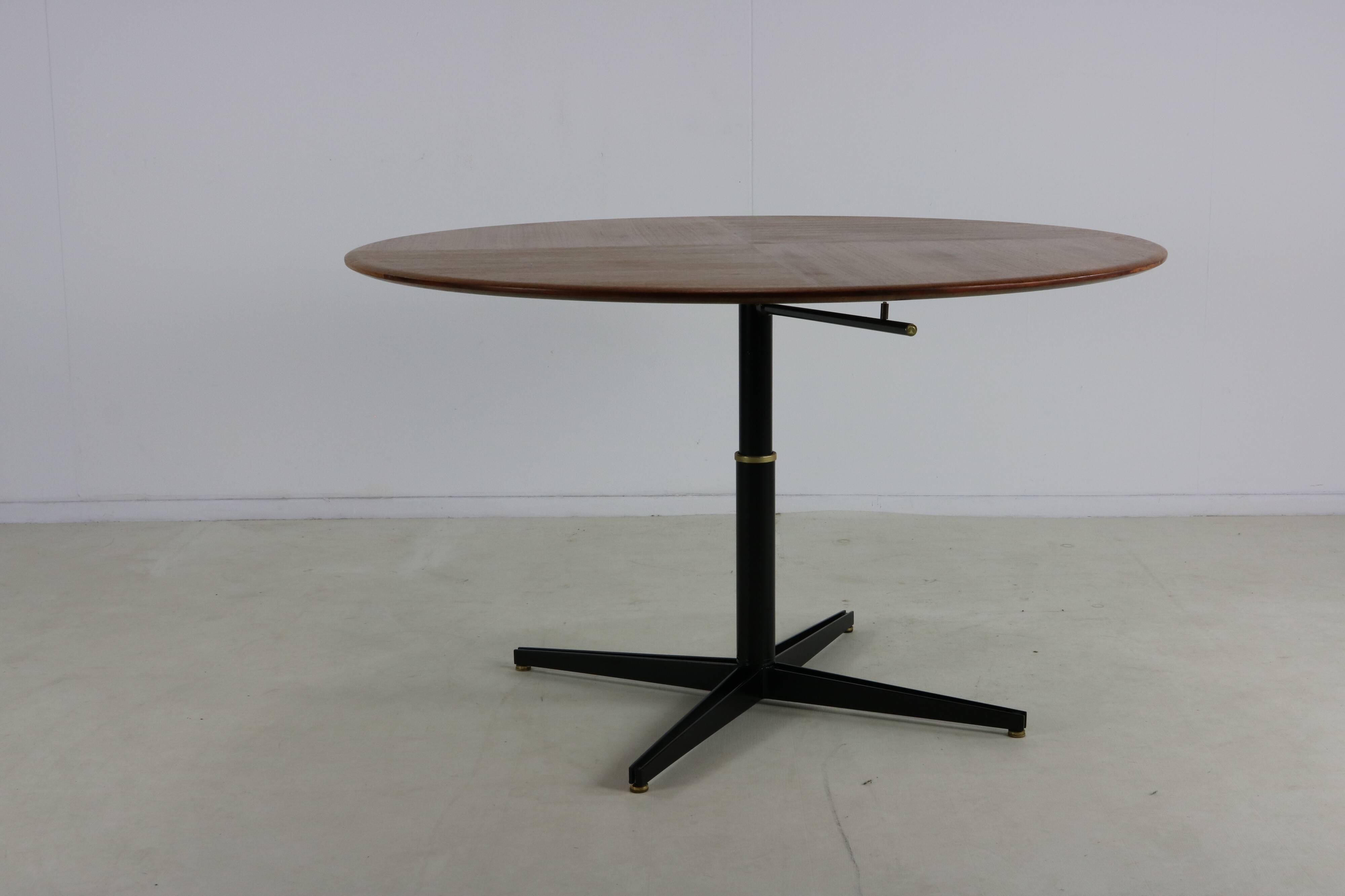Table à café / salle à manger italienne de milieu de siècle par Borsani.