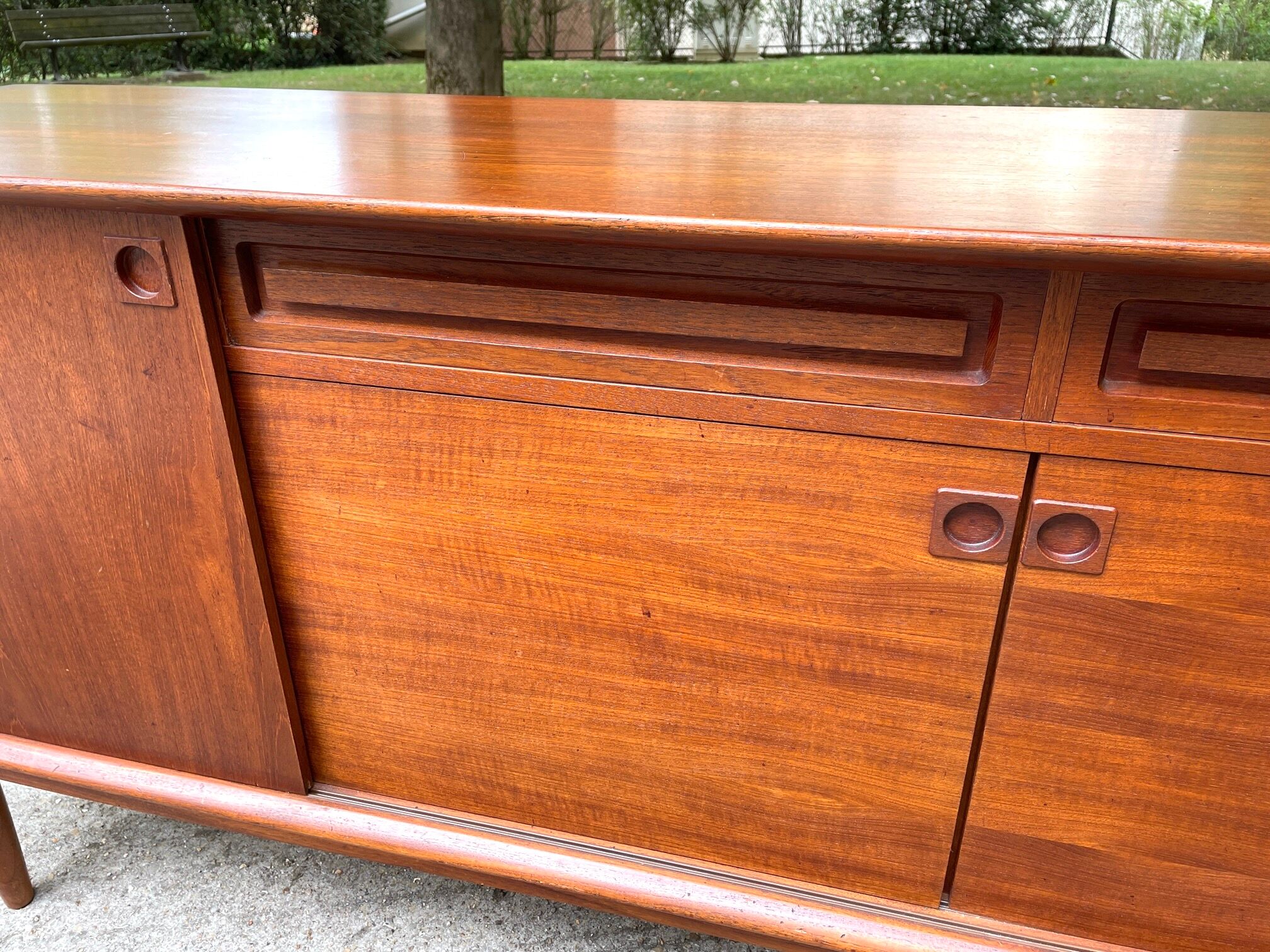 Teak design sideboard by Edvard Valentinsen, published by Samcom. 1960 Denmark.