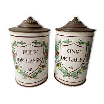 Pair of pots at pulp de casse pharmacy and ngo of laur saint clement