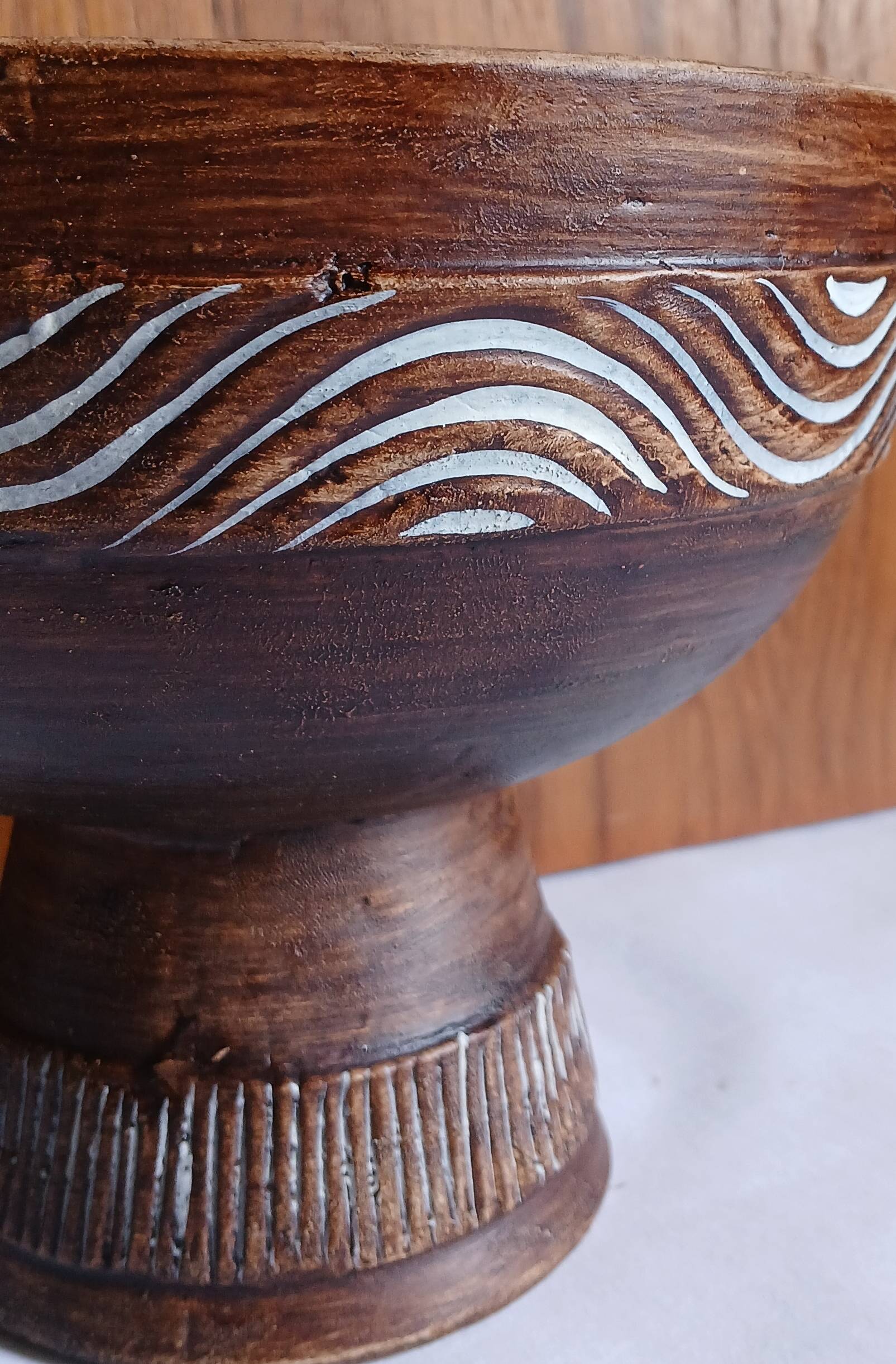 Cup on a pedestal in handcrafted scarified ceramic.